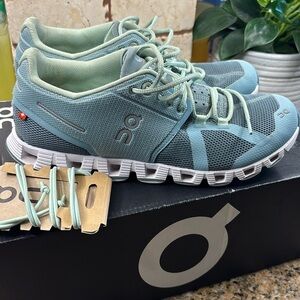 On Running women’s size 6